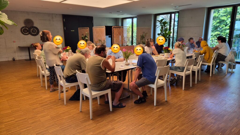 Mittagstisch mit Gästen